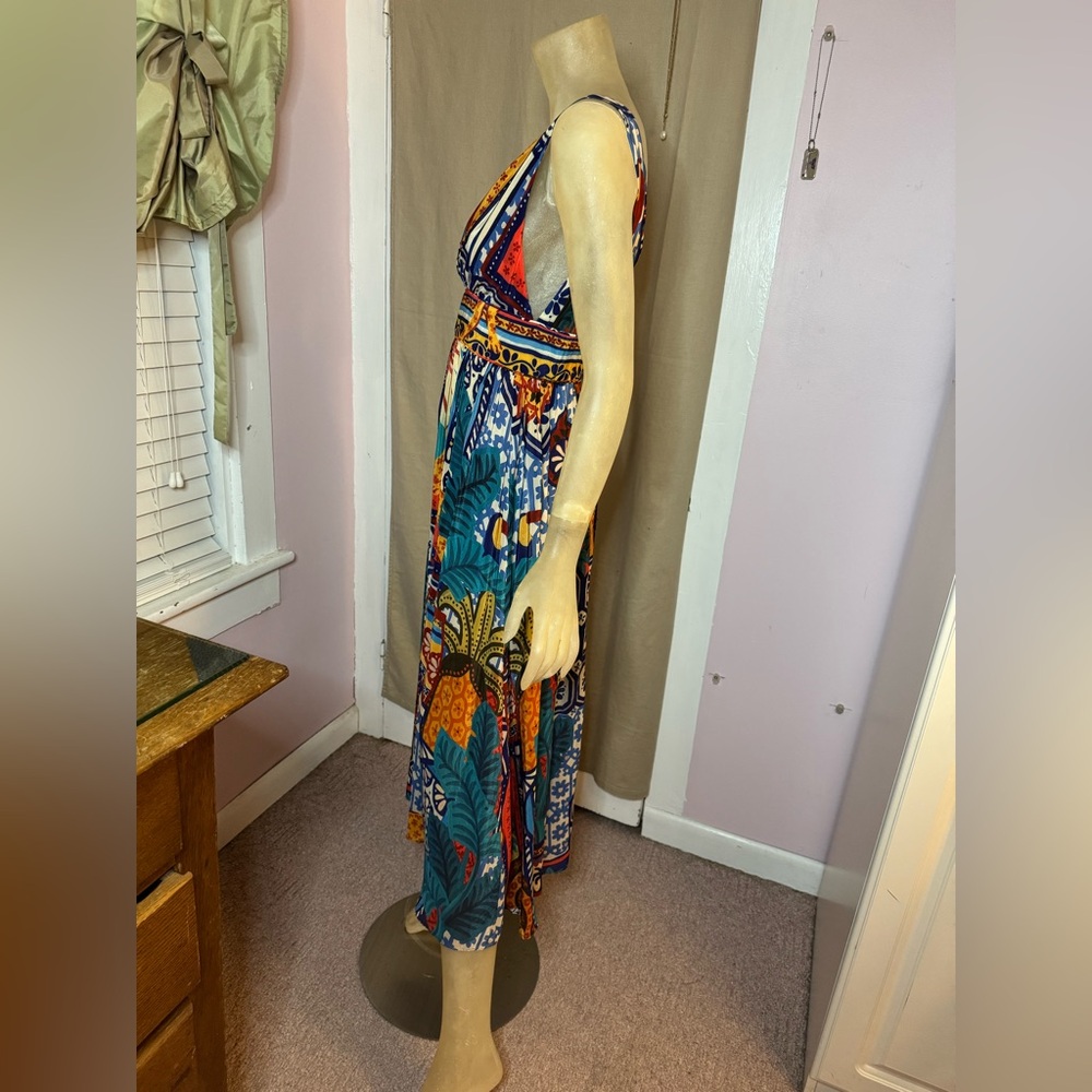 FARM RIO Tiles Flowy Print V-neck Dress - Picture 4 of 9